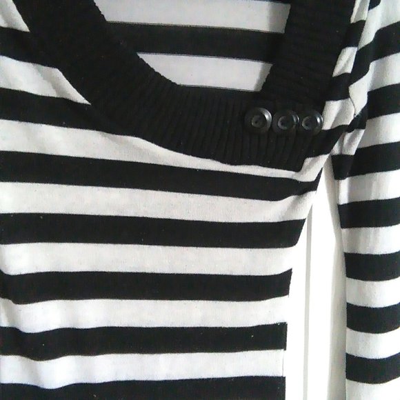 Asymetrical Neck Black and White / Grey White Light Sweater - Picture 3 of 6